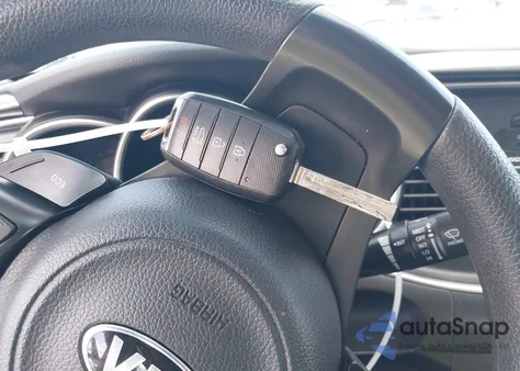 2015 Kia Optima Lx z USA, uszkodzony, nr VIN 5XXGM4A77FG402594